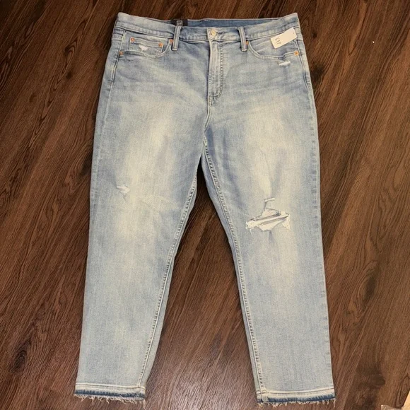 NWT Gap Cigarette High Rise Light Blue Distressed Jeans - Picture 1 of 9